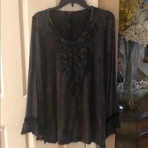 T- party long sleeve top Size Medium